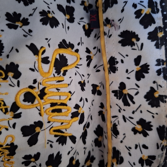 XL short sleeve button down - Picture 4 of 5